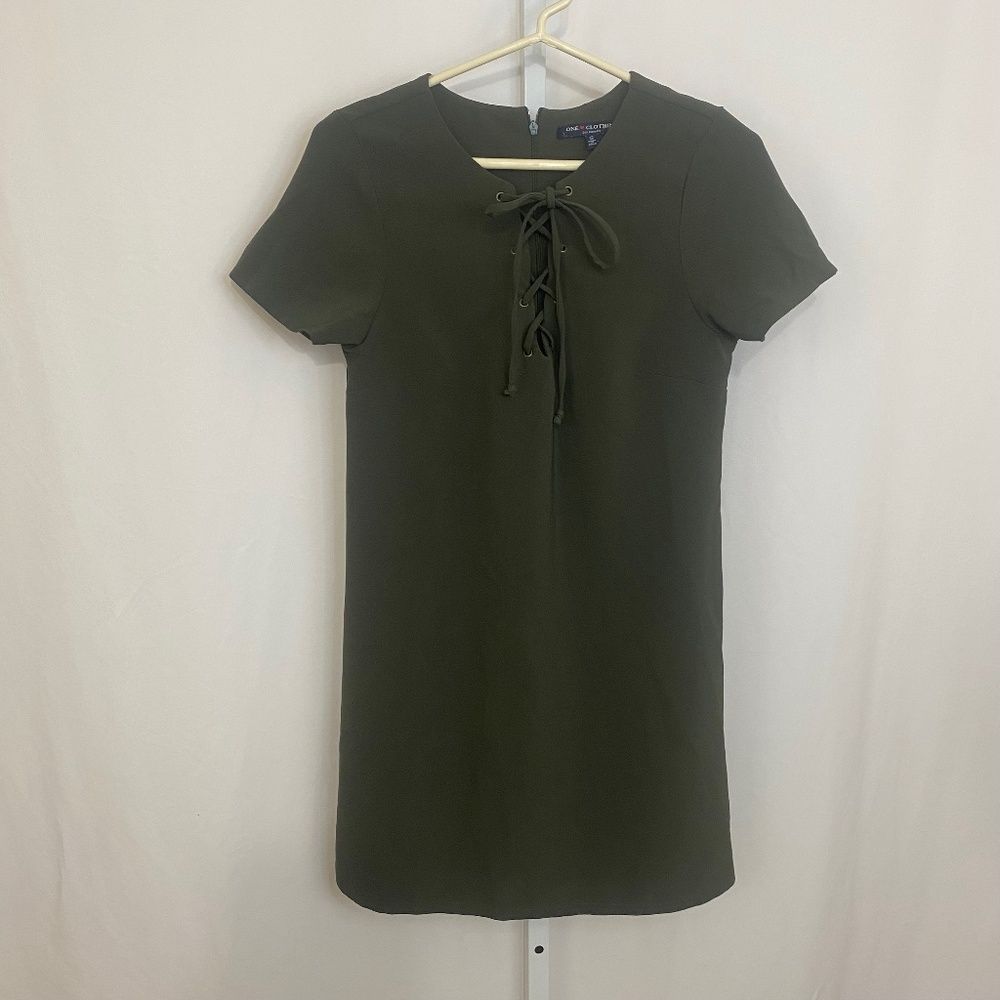 One Heart Clothing woman tied v-neck a-line dress.  size small